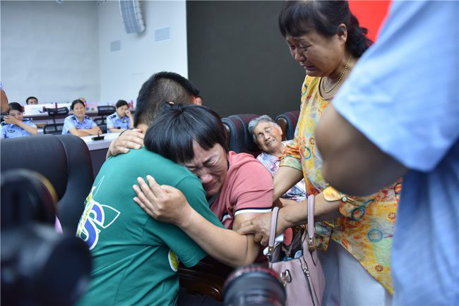 亲子鉴定改变命运：成都一家庭重获团聚的温情故事