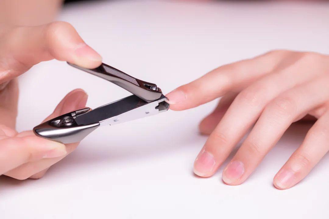 牙刷、指甲也能“说话”？成都亲子鉴定：那些意想不到的样本“玄机”