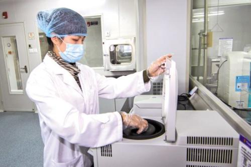 牙刷、指甲也能“说话”？成都亲子鉴定：那些意想不到的样本“玄机”